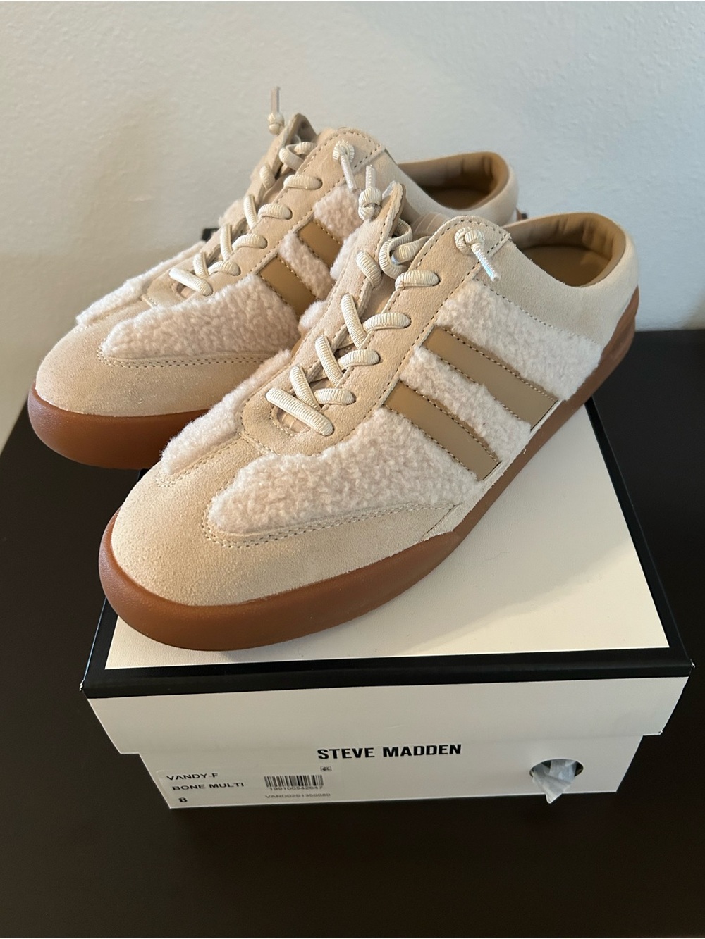 🌀NWT! Steve Madden Women’s Cream & Brown Sherpa-Trim Slide Sneakers
